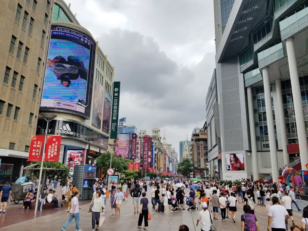 Walking Shanghai's Nanjing Road End to End